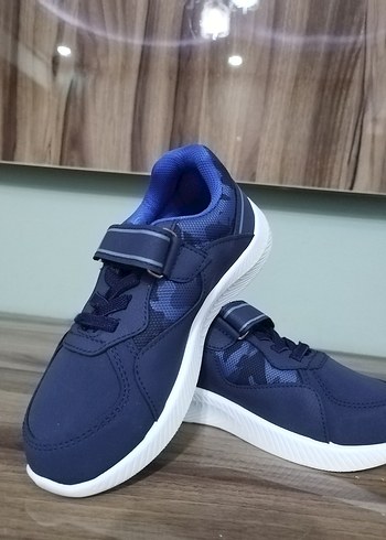 28 Beden Erkek Çocuk Mavi Cırtlı Spor Ayakkabı