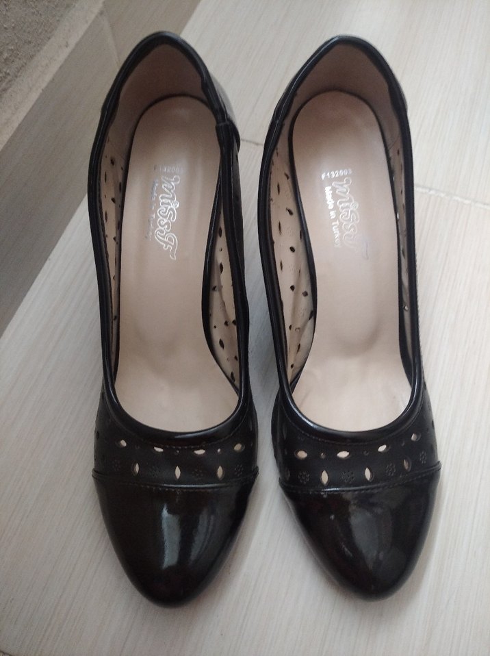 Siyah Parlak Tokalı Stiletto Kadın Ayakkabı - Görsel 2