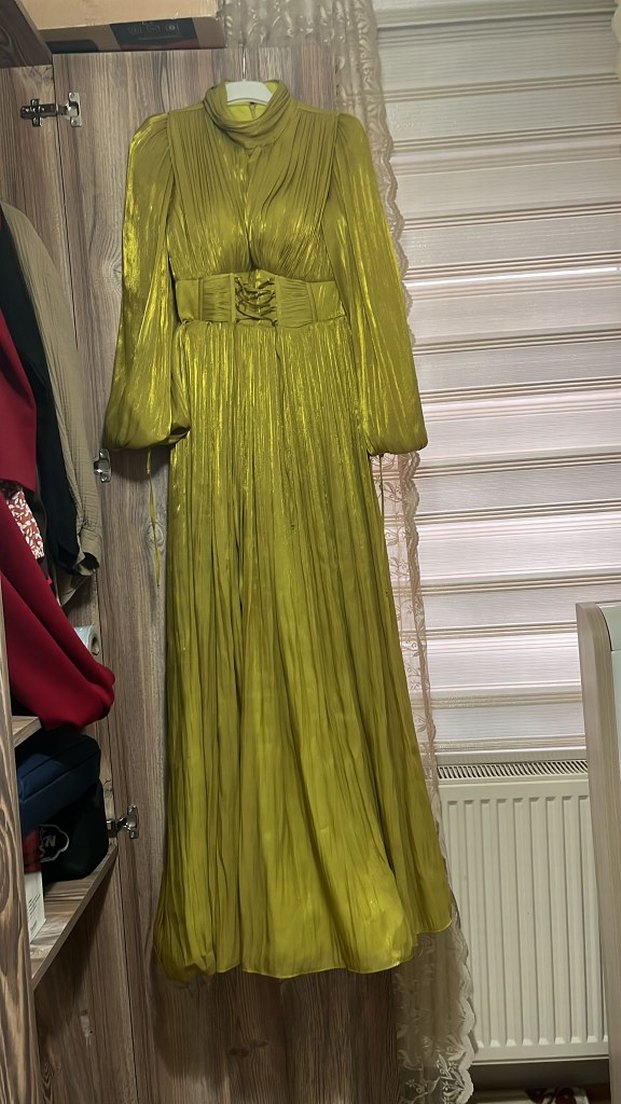 Parlak Yeşil Pilili Uzun Abiye Elbise - Görsel 3