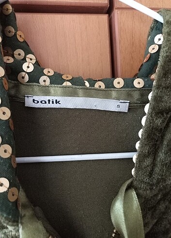 Batik Batik Kapüşonlu Hırka