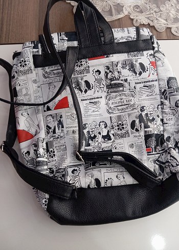 Kadın Gri Baskılı Tokalı Sırt Çantası - Görsel 3