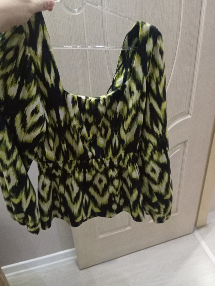 Yeşil Bağlama Desenli Pilili Kadın Bluz - Görsel 3