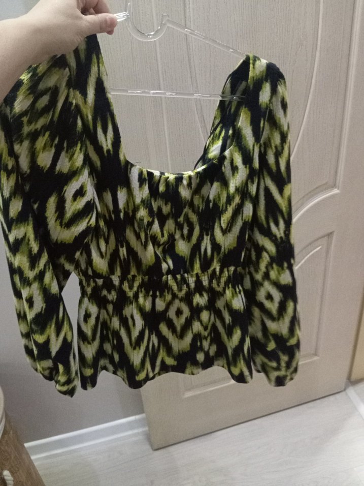 Yeşil Bağlama Desenli Pilili Kadın Bluz - Görsel 2