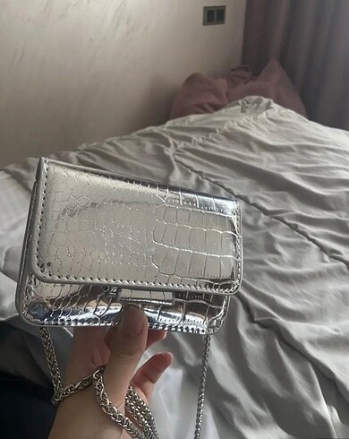 Zara metalik çanta