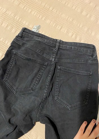 Siyah Bağcıklı Dar Kesim Midi Kot Pantolon - Görsel 5