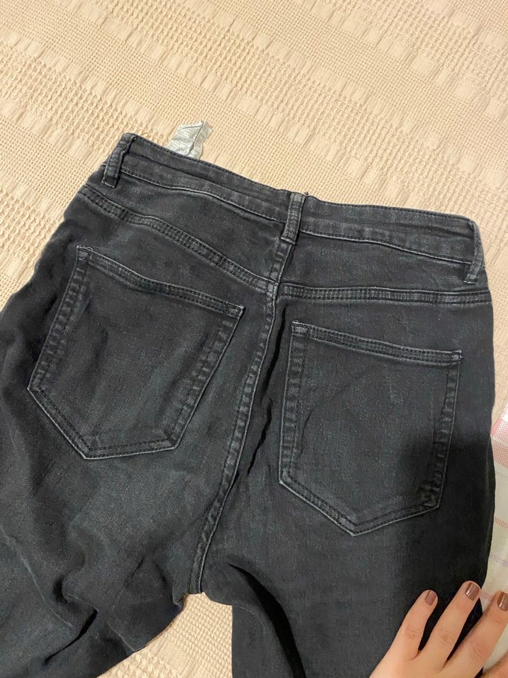 Siyah Bağcıklı Dar Kesim Midi Kot Pantolon - Görsel 5