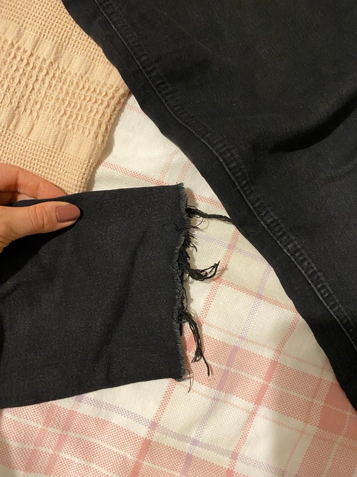 Siyah Bağcıklı Dar Kesim Midi Kot Pantolon - Görsel 4