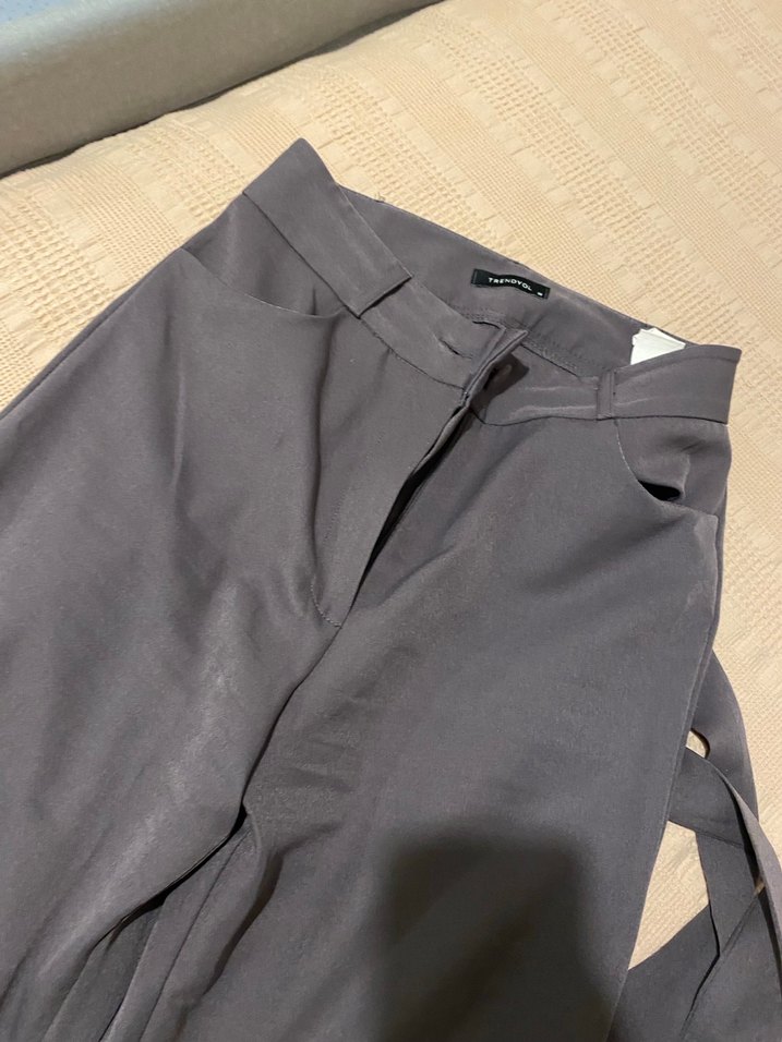 Kadın Gri Kumaş Kemerli Pantolon - Görsel 2