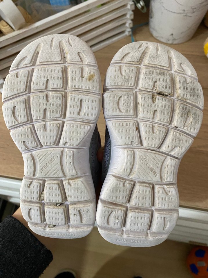 Skechers marka Kız Çocuk Gri Spor Bantlı Ayakkabı - Görsel 2