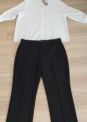 Düz Kesim Ofis Kumaş Pantolon ve etiketi üstünde beyaz gömlek - Görsel 2
