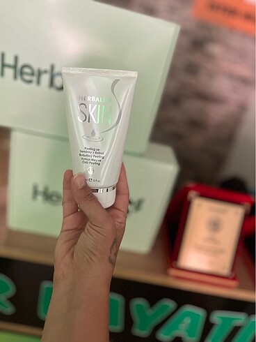 Kırmızı meyve özlü peeling