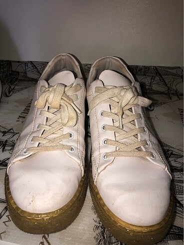 Bershka Beyaz ayakkabı