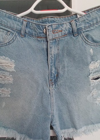 Kadın Mavi Yırtık Denim Mini Şort - Görsel 2