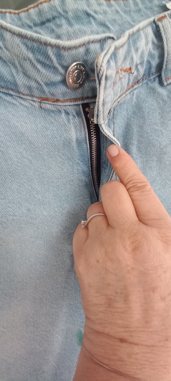 Kadın Mavi Yırtık Denim Mini Şort - Görsel 3