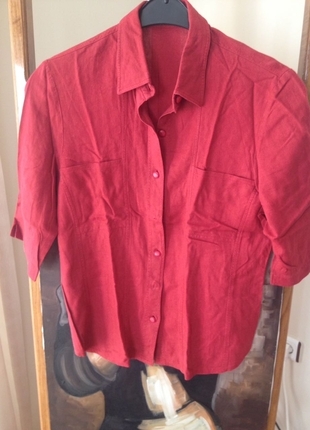 Diğer kırmızı gömlek