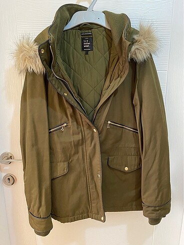 Zara Mont