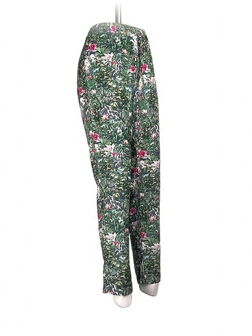 H&M H&M Kumaş Pantolon %70 İndirimli.