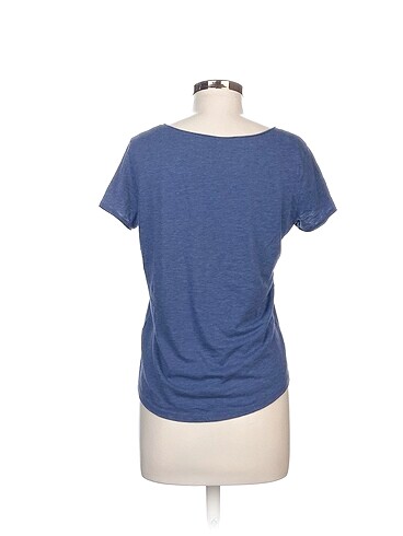 m Beden Defacto T-shirt %70 İndirimli.