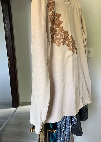l Beden ten rengi Renk Svit simli çiçek desenli şık