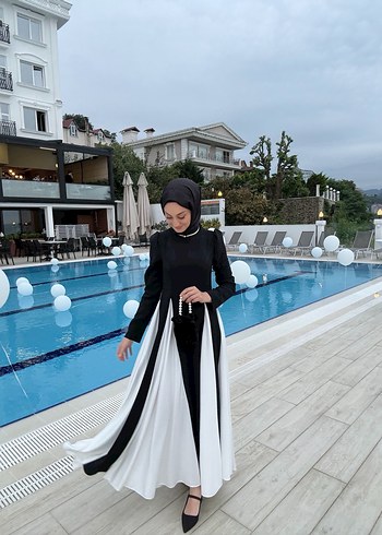 Vera Siyah Beyaz Uzun Piliseli Elbise - Görsel 3