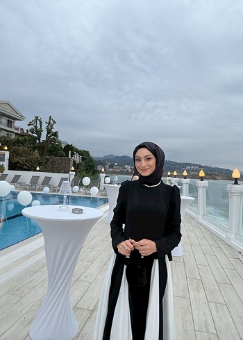 Vera Siyah Beyaz Uzun Piliseli Elbise - Görsel 2