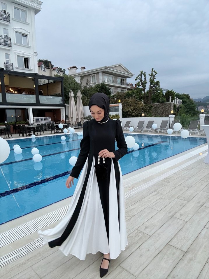 Vera Siyah Beyaz Uzun Piliseli Elbise - Görsel 3