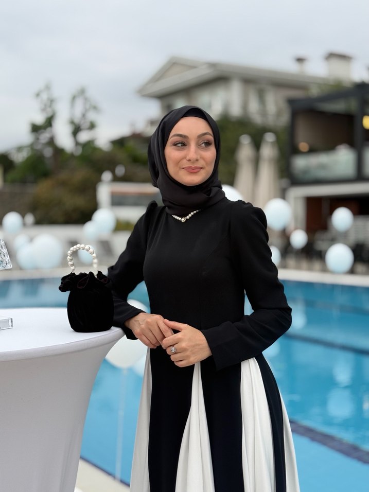 Vera Siyah Beyaz Uzun Piliseli Elbise - Görsel 4