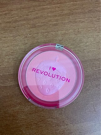 I Heart Revolution İki Allik