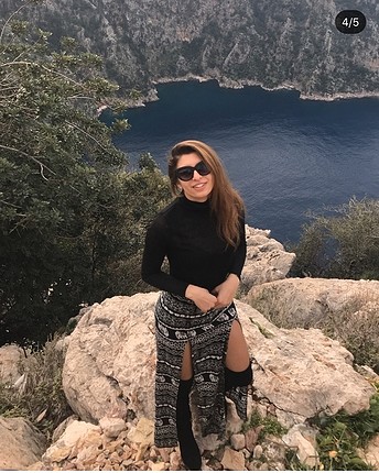 Siyah boğazlı kazak