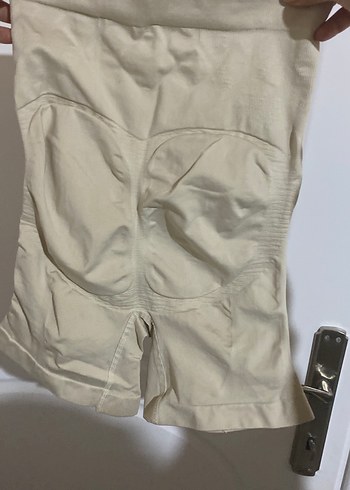 Bej Renkli Düz Desenli Hemşire Korsesi - Görsel 2