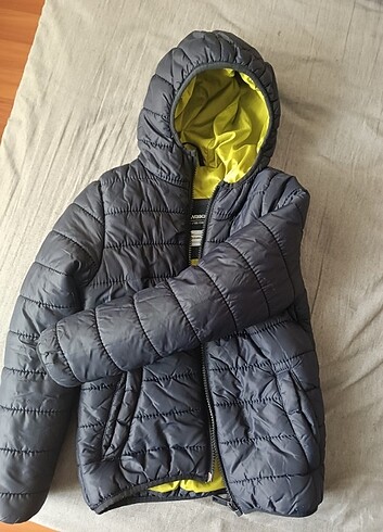 7 Yaş Beden LCW mont unisex kullanılabilir