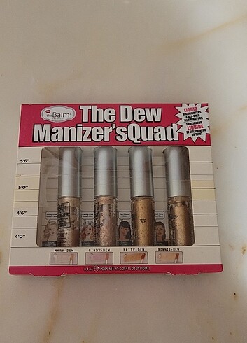 The balm dörtlü aydınlatıcı 