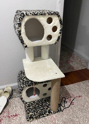  Beyaz ve gri leopar desenli kedi tırmalama evi indirim olur