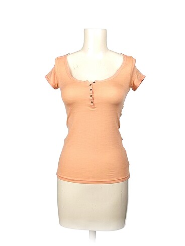 Bershka T-shirt %70 İndirimli.