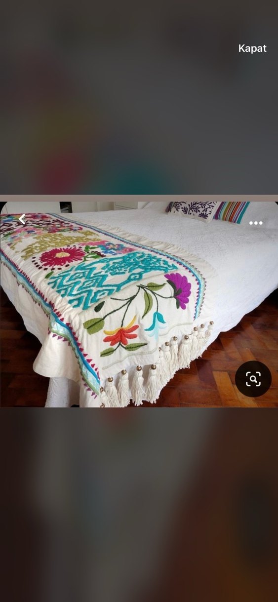 İşlemeli Çok Renkli Yatak Örtüsü - Görsel 2