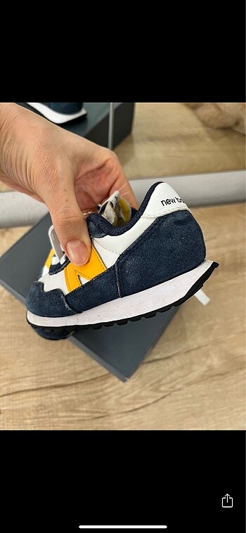 25 Beden mavi Renk New balance çocuk ayakkabı