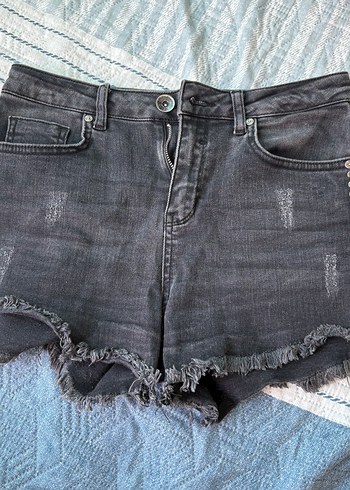 Gri Nakışlı Kadın Mini Denim Şort