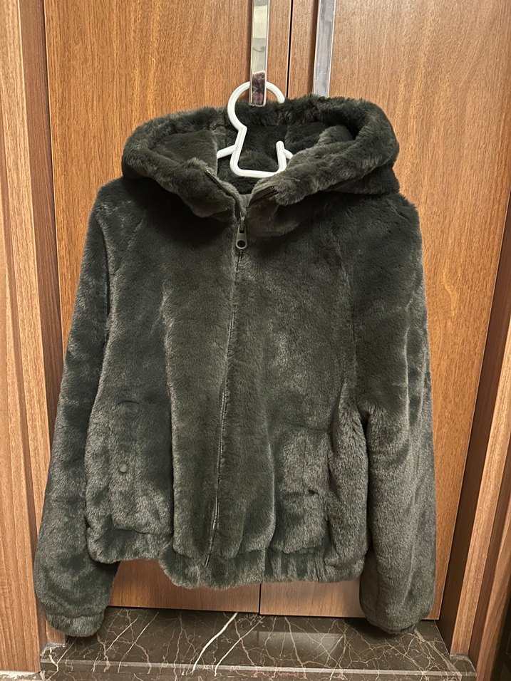 Koyu haki pull&bear tüylü mont - Görsel 2