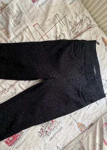 Dantel Detaylı Siyah Dar Kesim Pantolon - Görsel 2