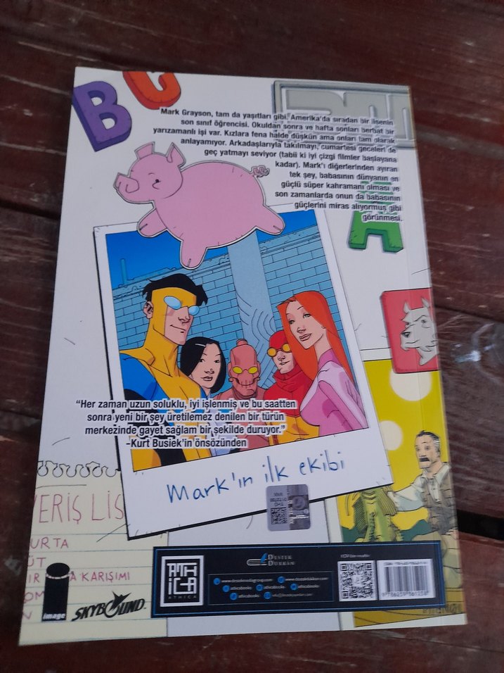 Invincible Cilt Bir Aile Meseleleri Çizgi Roman - Görsel 2