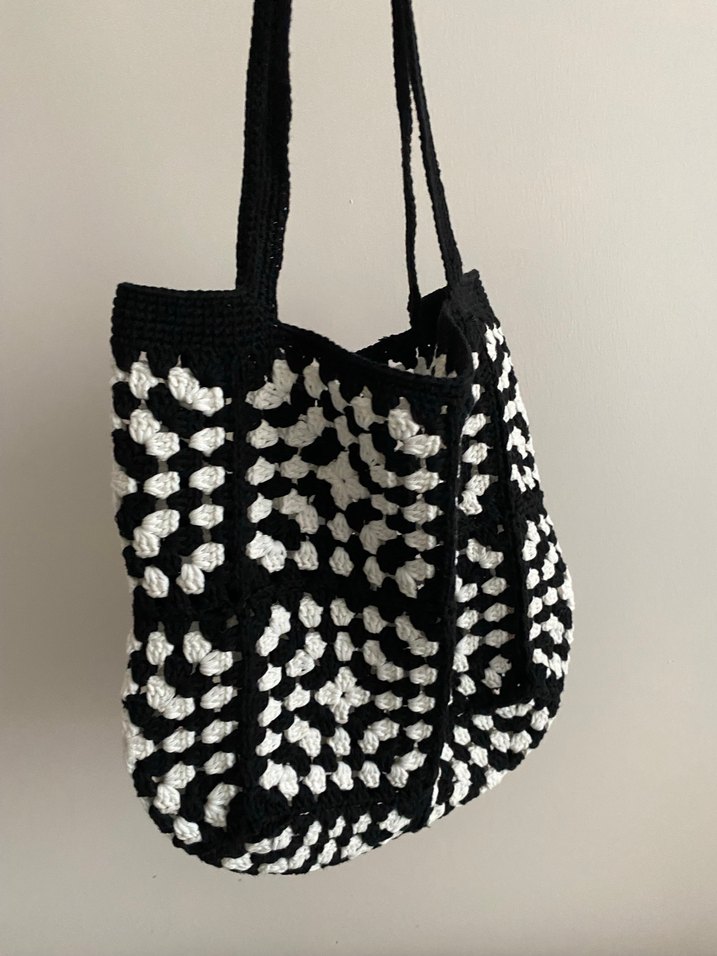 Siyah Beyaz Örgü Kadın Çanta - Görsel 2