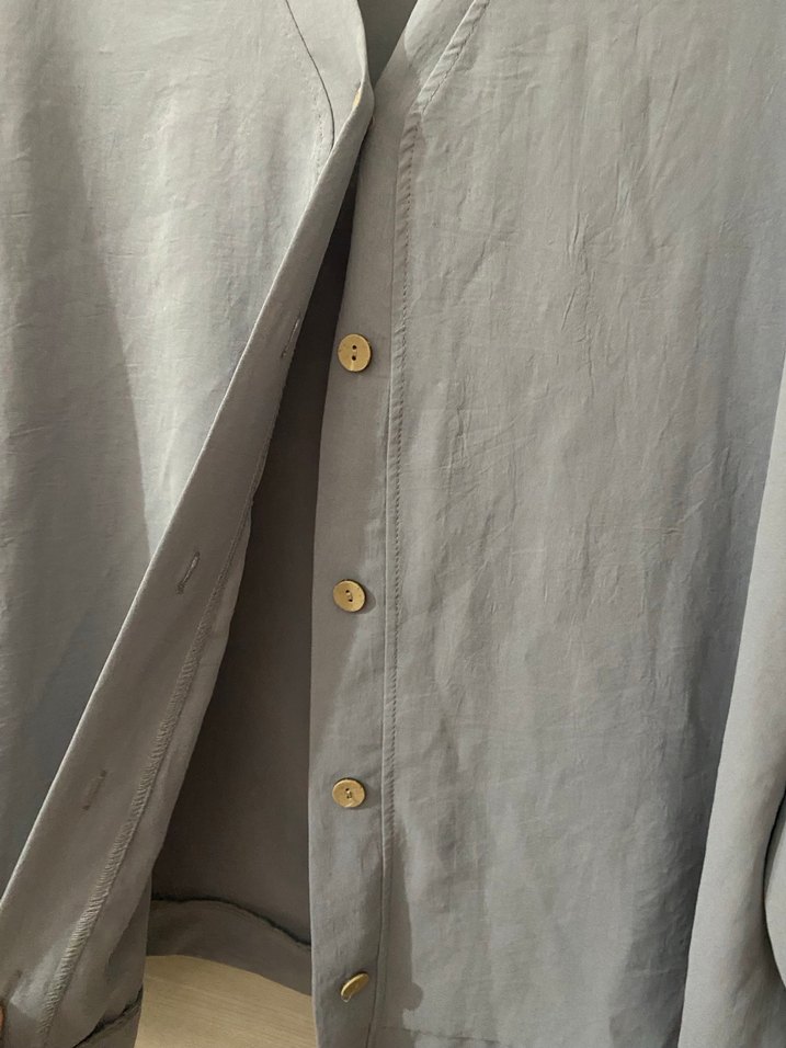 Düğmeli Gri V Yakalı ayrobin kumaş Kadın Gömlek - Görsel 2