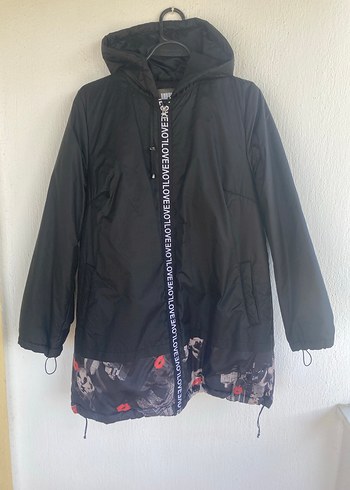 Kapüşonlu, diz üstü anorak