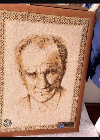 İşlemeli Atatürk Kahverengi Merinos Halı - Görsel 2