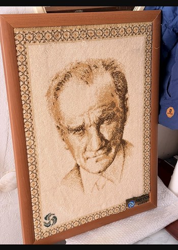 İşlemeli Atatürk Kahverengi Merinos Halı - Görsel 3