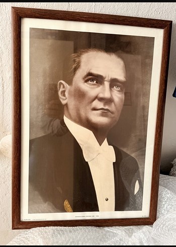Kahverengi Ahşap Çerçeveli cam Atatürk Portresi - Görsel 2