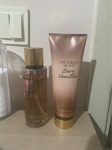 Victoria Secret vücut spreyi ve vücut losyonu