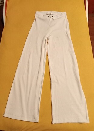 Beyaz bol paça pantolon