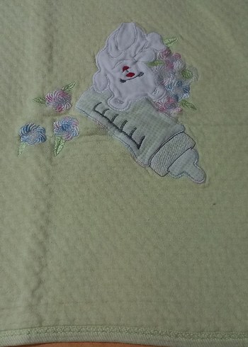 Nakışlı yeşil bebek kışlık battaniyesi