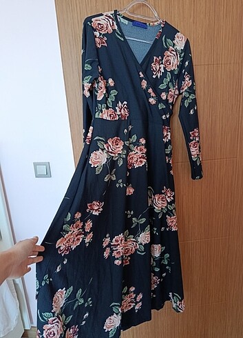 Çiçek desenli uzun elbise